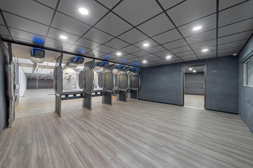 More Photos Of 5040 S Loop 340, Robinson Freestanding For Lease