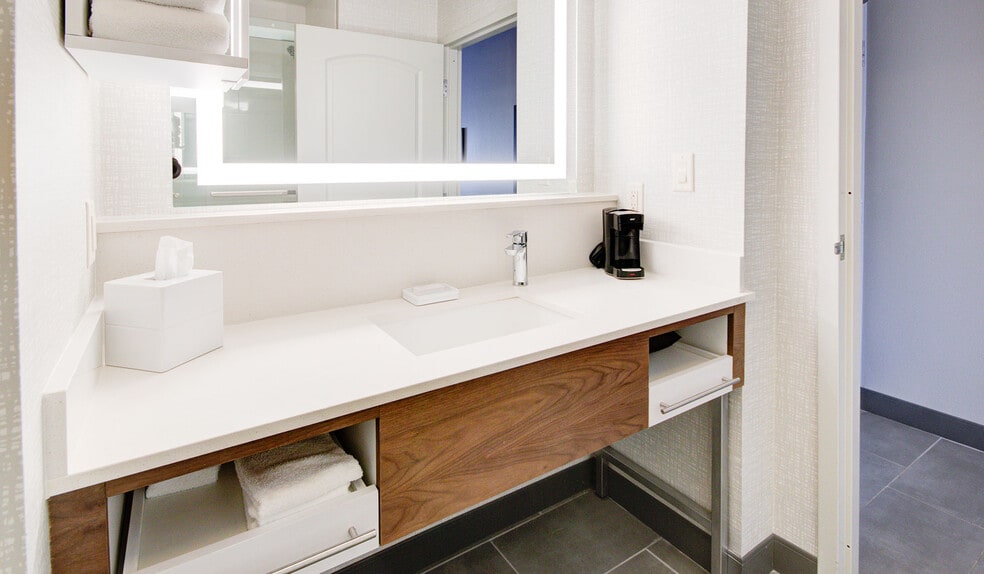 More Photos Of 4617 7th St, Bay City Hotel For Sale
