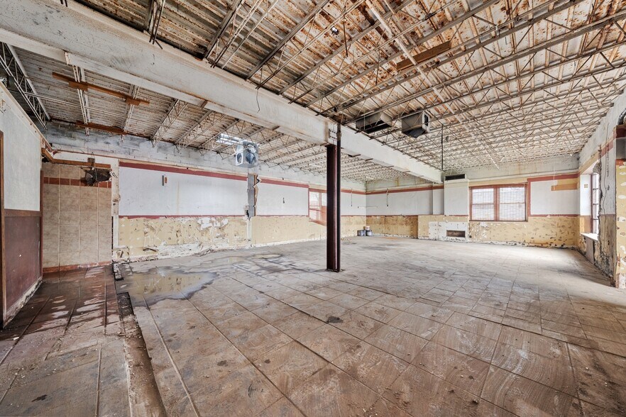 More Photos Of 5222 Ridge Rd, Parma Restaurant For Lease