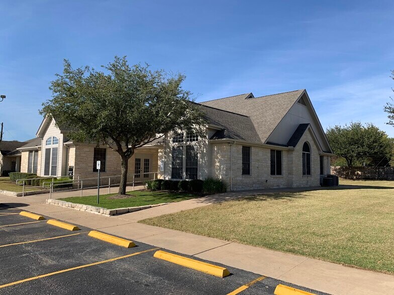 More Photos Of 112 Cimarron Park Loop, Buda Medical For Lease