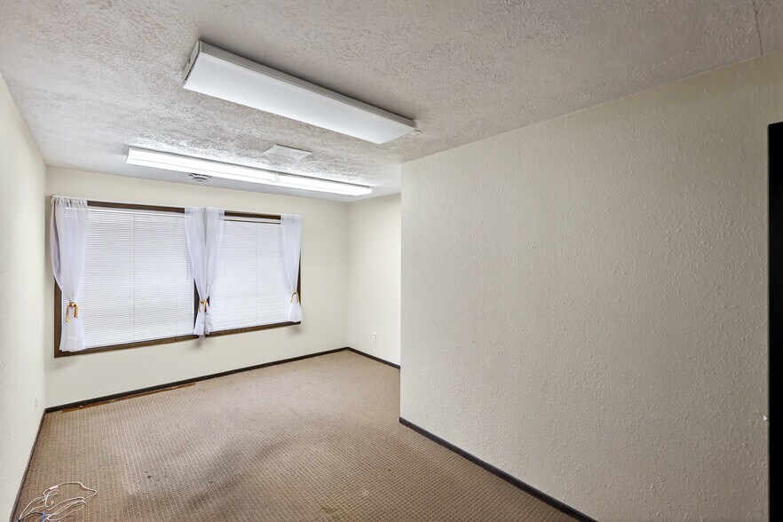 More Photos Of 524 N Mullan Rd, Spokane Loft Creative Space For Sale