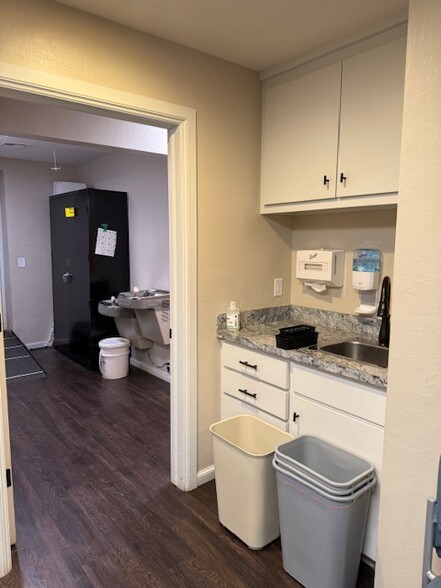 More Photos Of 119 E Main St, Norman General Retail For Lease