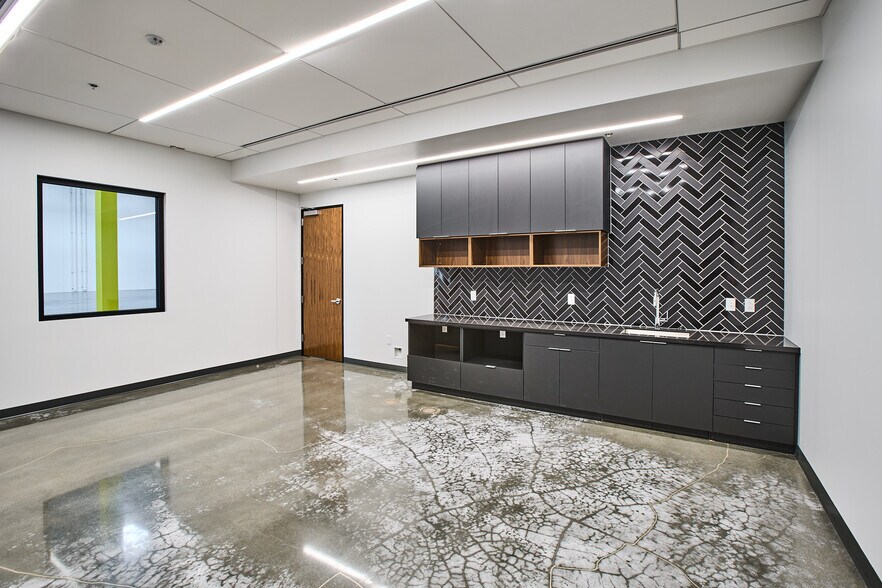 More Photos Of 9615 Norwalk Blvd, Santa Fe Springs Distribution For Lease