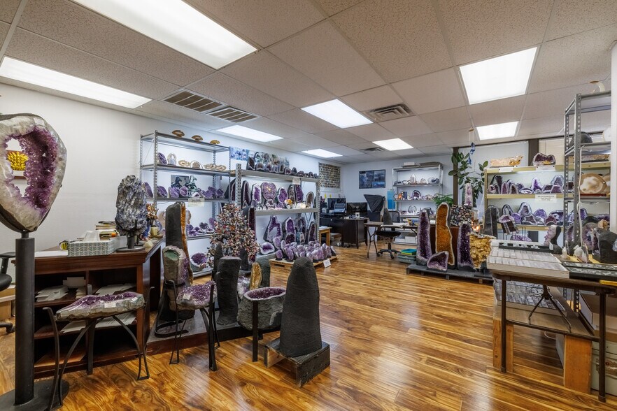 More Photos Of 810 Quail St, Lakewood Warehouse For Lease