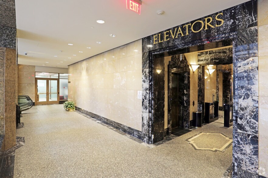 More Photos Of 801 Grand Ave, Des Moines Office For Lease