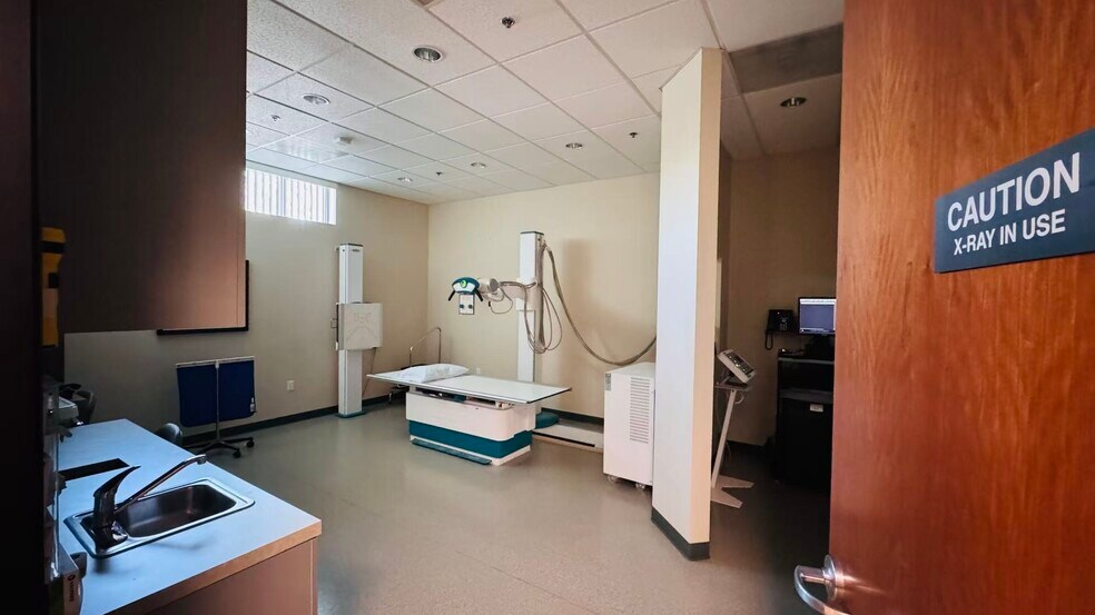 More Photos Of 13768 Roswell Ave, Chino Medical For Lease