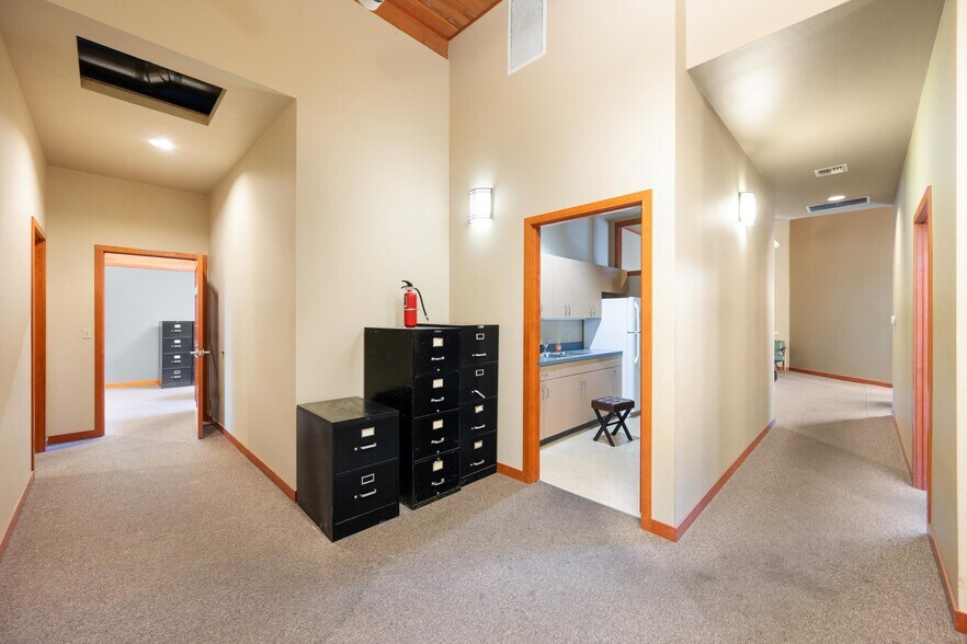 More Photos Of 215 Prospect St, Bellingham Office For Sale