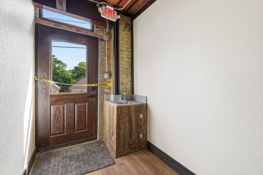 More Photos Of 1426 N Main St, Fort Worth Storefront Retail Office For Lease