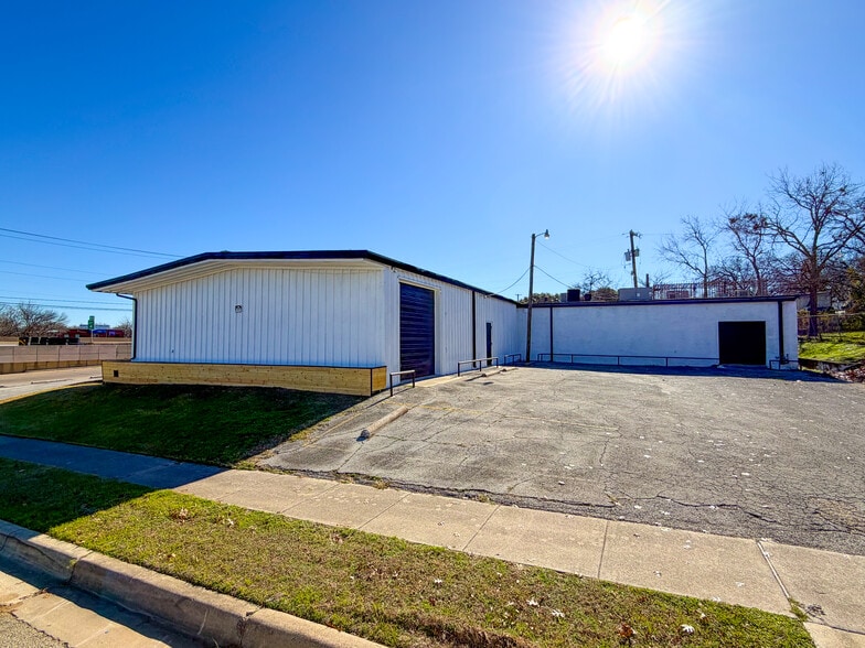 More Photos Of 3850 South Fwy, Fort Worth Flex For Sale