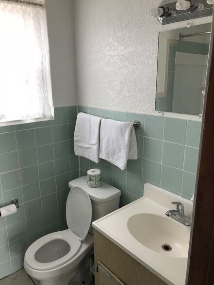 More Photos Of 406 E Route 66 Blvd, Tucumcari Hotel For Sale