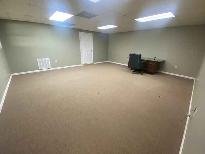 More Photos Of 1488 Industrial Dr, Bolton Warehouse For Sale