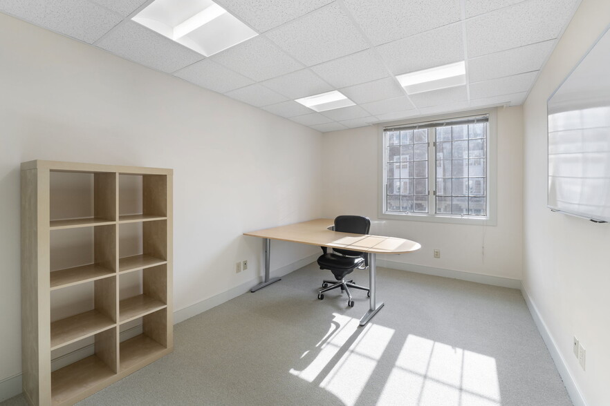 More Photos Of 202-258 E High St, Charlottesville Office For Sale