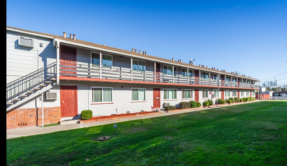 Primary Photo Of 2928 Watt Ave, Sacramento Apartments For Sale
