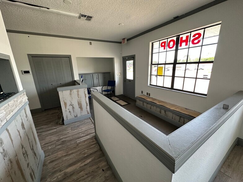 More Photos Of 813 Deltona Blvd, Deltona Office For Lease