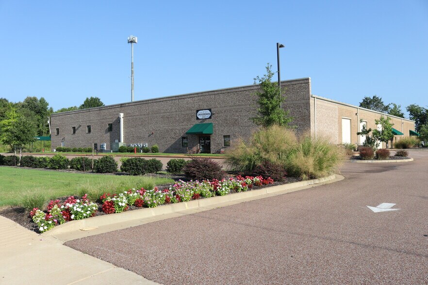 More Photos Of 8804 Caroma St, Olive Branch Flex For Lease