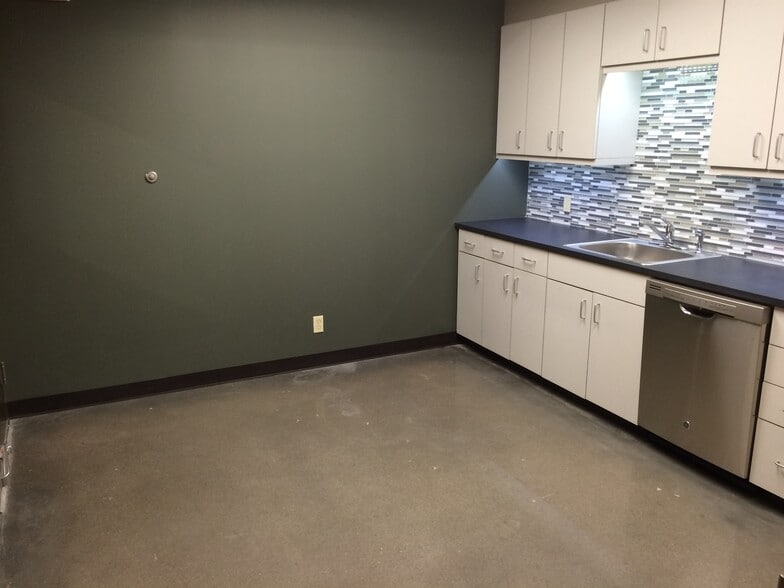 More Photos Of 537 S Victor Ave, Tulsa Office For Lease