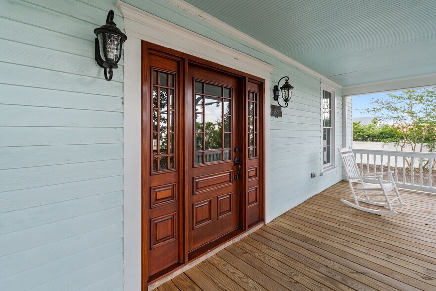 More Photos Of 202 W Main St, Sanford Office Residential For Lease