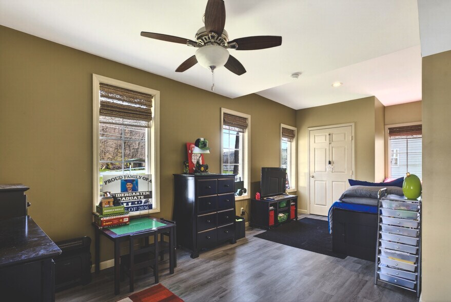 More Photos Of 690 Main St, Vintondale Loft Creative Space For Sale