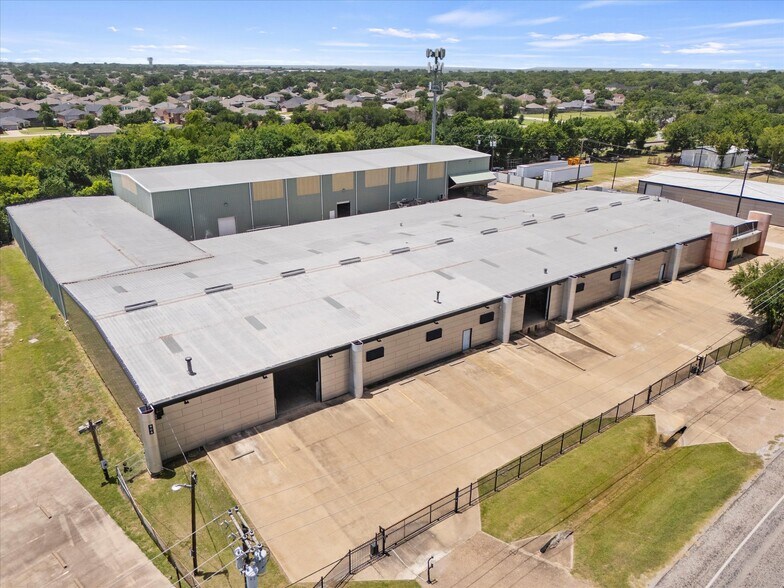 More Photos Of 905 E Broad St, Forney Manufacturing For Lease