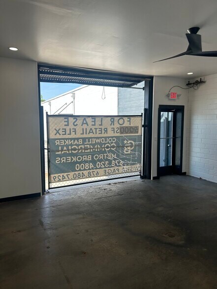 More Photos Of 904 Maple St, Carrollton Freestanding For Lease