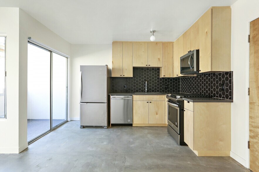 More Photos Of 146 N Vendome St, Los Angeles Apartments For Sale