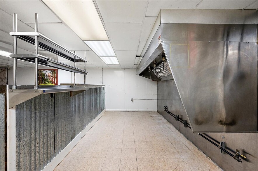 More Photos Of 4084 Huron St, North Branch Restaurant For Sale