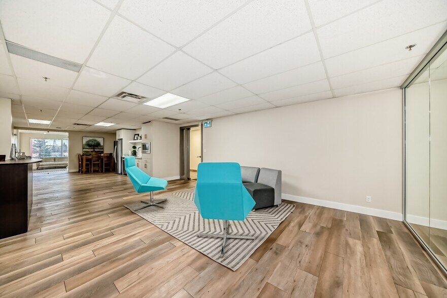 More Photos Of 1803 60th St SE, Calgary Mixed Retail For Sale