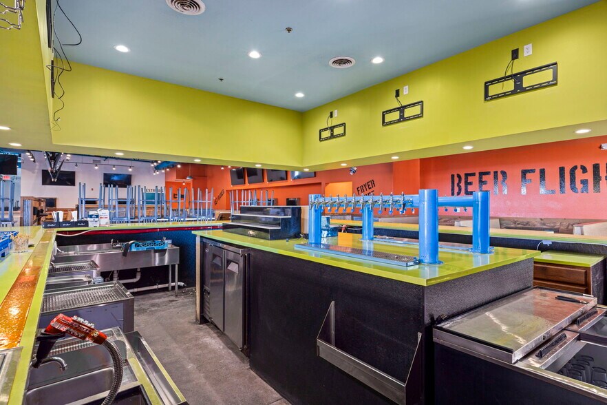 More Photos Of 350 University Blvd, Harrisonburg Freestanding For Lease