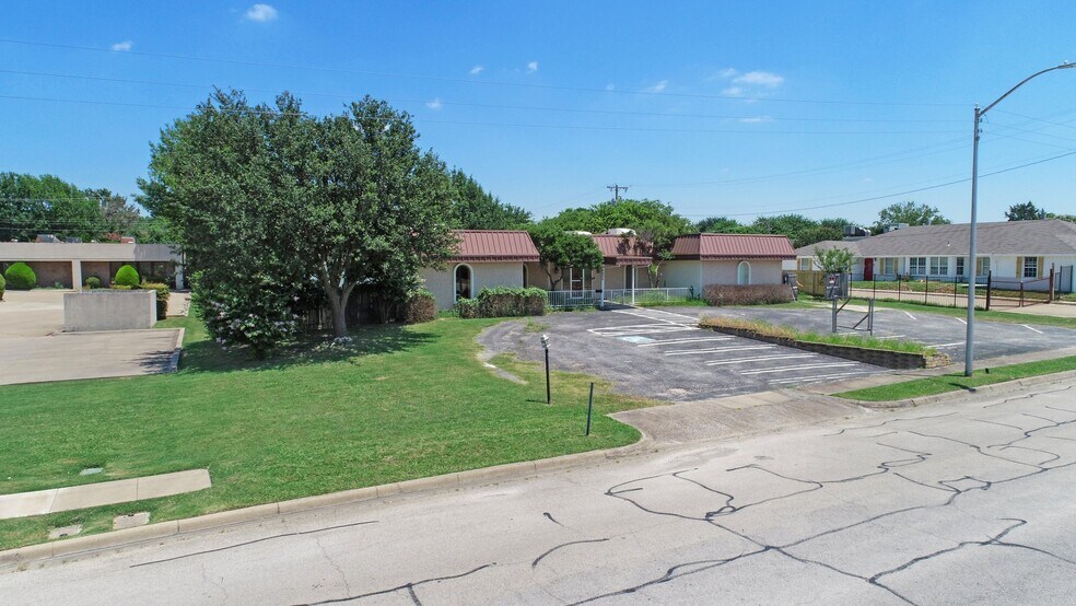 More Photos Of 6605 Dan Danciger Rd, Fort Worth Office For Sale