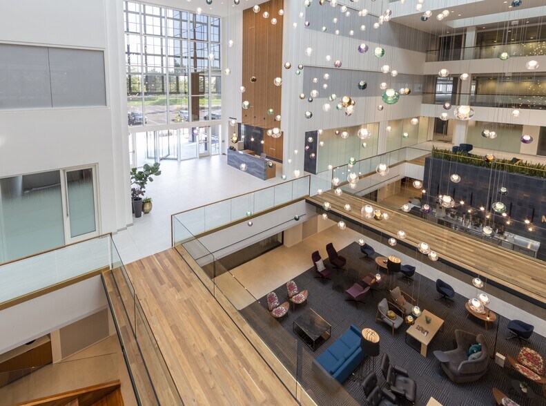 More Photos Of 263 Shuman Blvd, Naperville Office For Sale