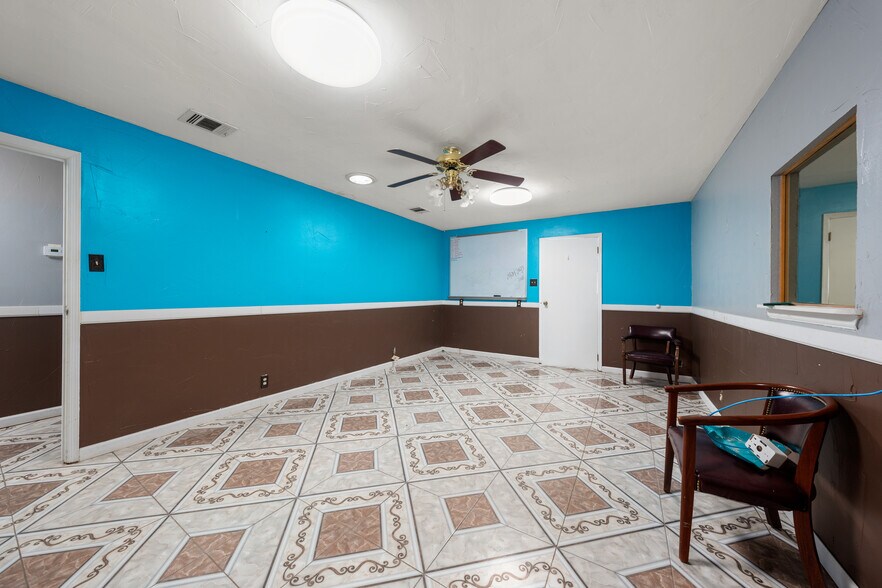 More Photos Of 3715 Bellmead Dr, Bellmead Office For Sale