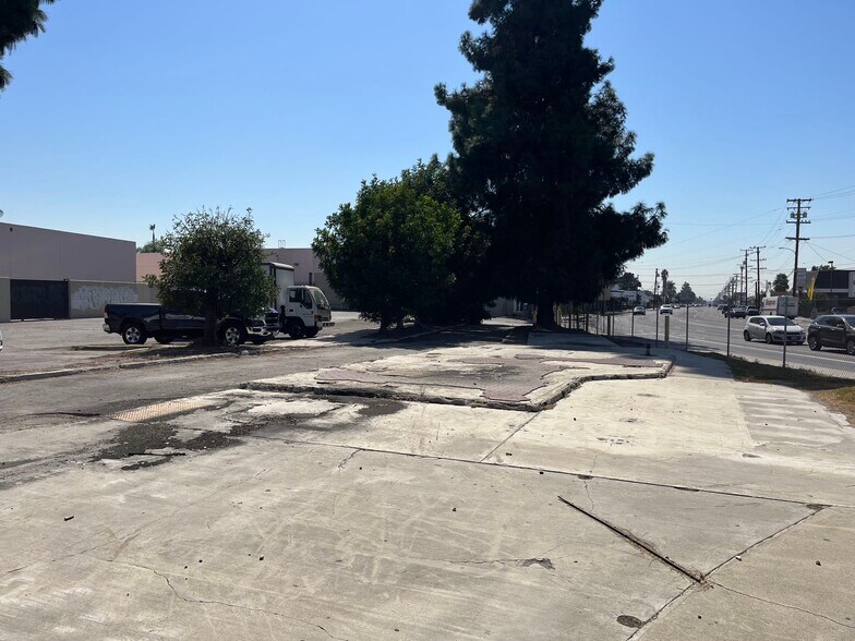 More Photos Of 12314 Valley Blvd, El Monte Showroom For Lease
