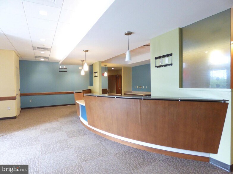 More Photos Of 101 Lexington Rd, Woolwich Office For Lease