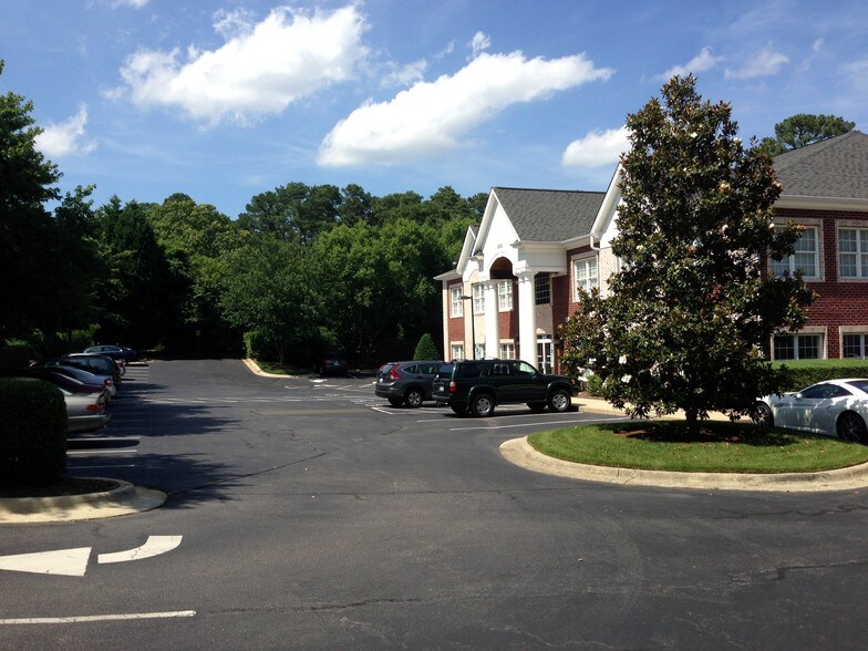 More Photos Of 5816 Creedmoor Rd, Raleigh Medical For Lease