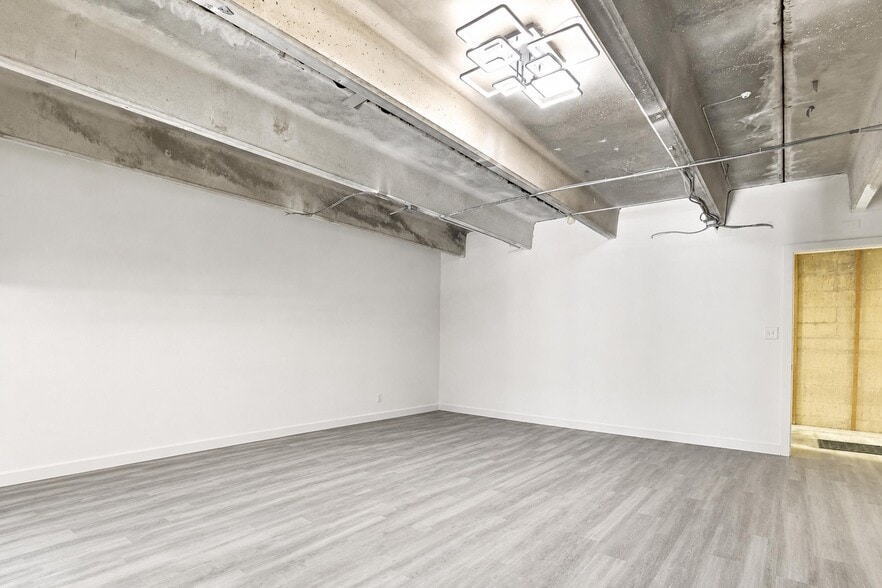 More Photos Of 1209 Gateway Rdg, Lake Park Warehouse For Sale