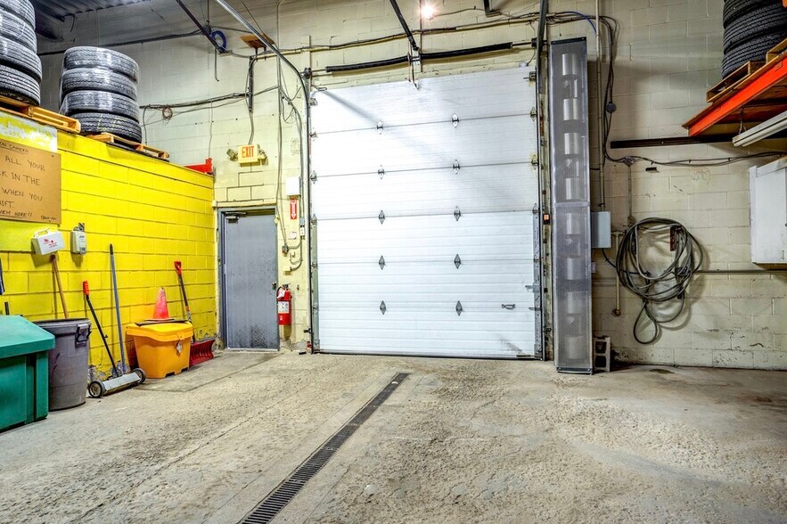 More Photos Of 1146 Aerowood Dr, Mississauga Warehouse For Sale