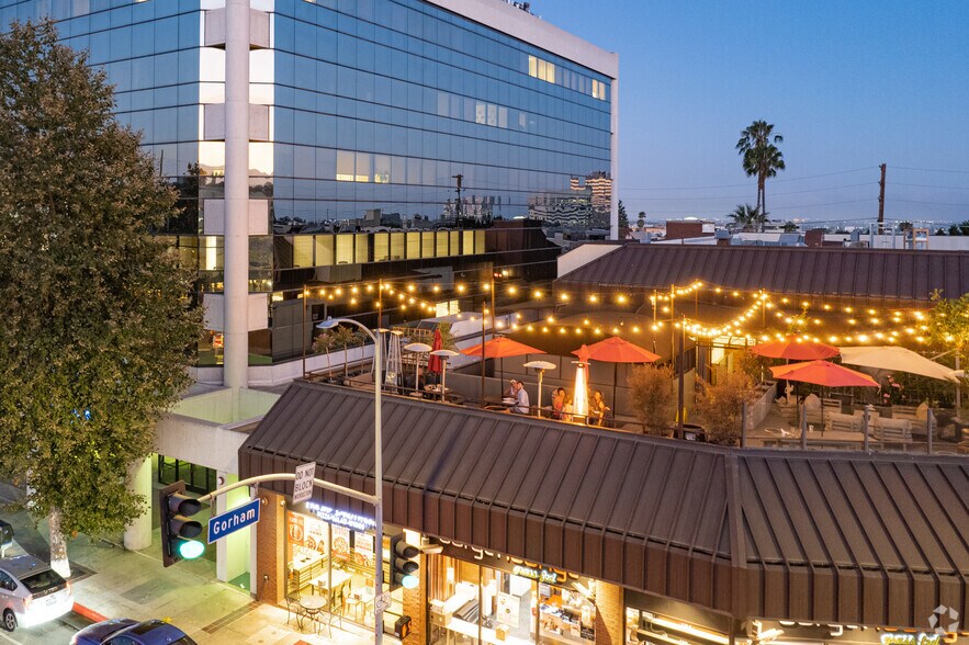 More Photos Of 11740 San Vicente Blvd, Los Angeles Storefront For Lease