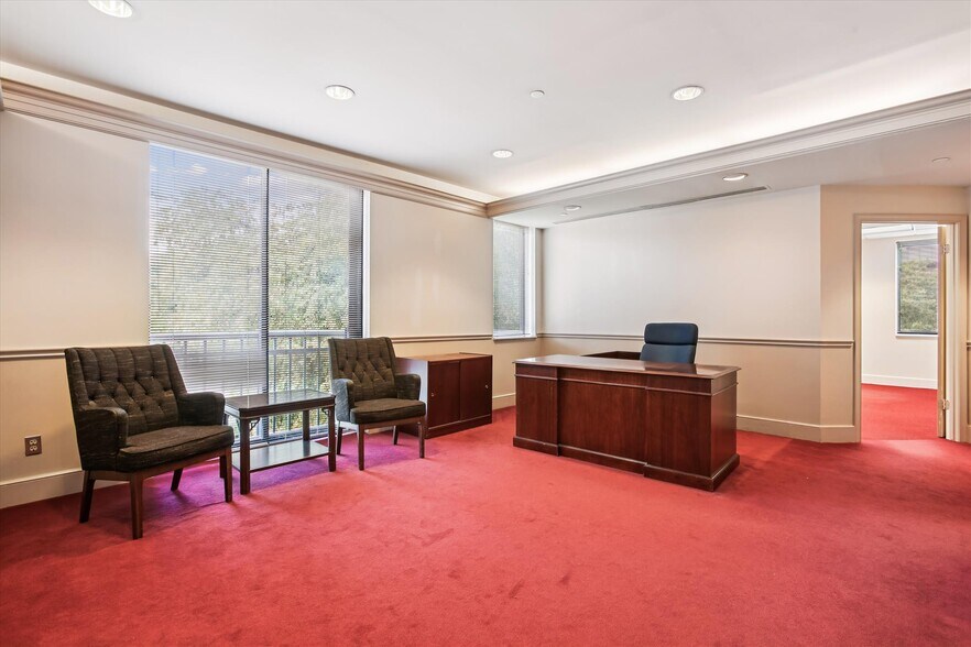 More Photos Of 1501 Duke St, Alexandria Office For Lease