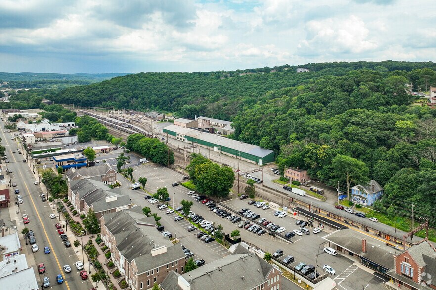 More Photos Of 126 E Dickerson St, Dover Warehouse For Lease