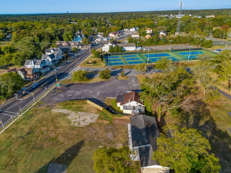 More Photos Of 111 Lakeside Dr, Tuckerton Light Distribution For Sale