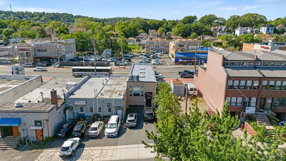More Photos Of 1190 Hylan Blvd, Staten Island Office For Sale
