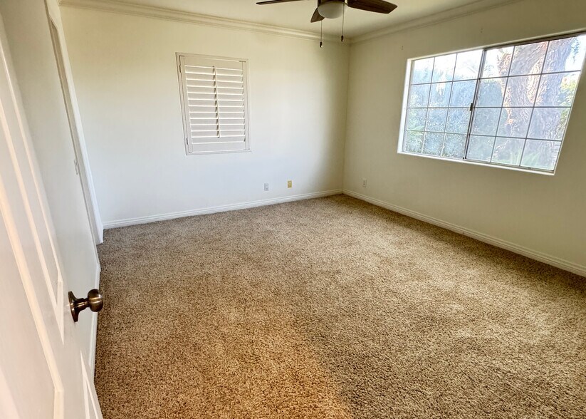More Photos Of 174 Flower St, Costa Mesa Apartments For Sale