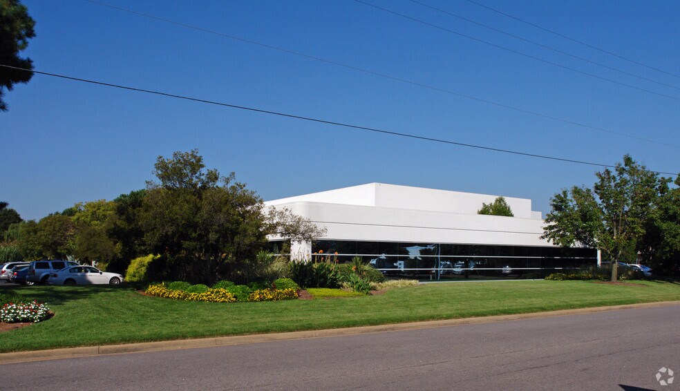 More Photos Of 5358 Robin Hood Rd, Norfolk Flex For Lease