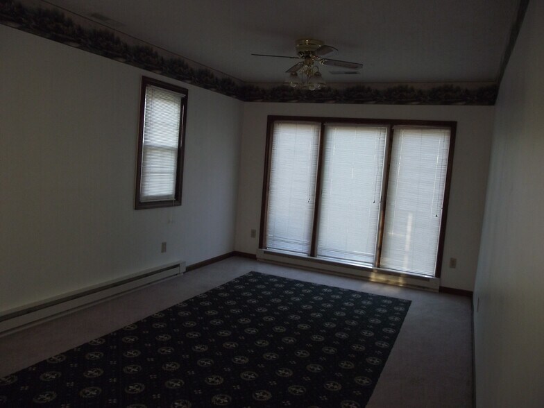 More Photos Of 1111 N Main St, Bellefontaine Office For Sale