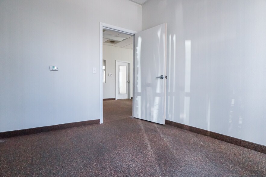 More Photos Of 6640 S Tenaya Way, Las Vegas Light Distribution For Lease