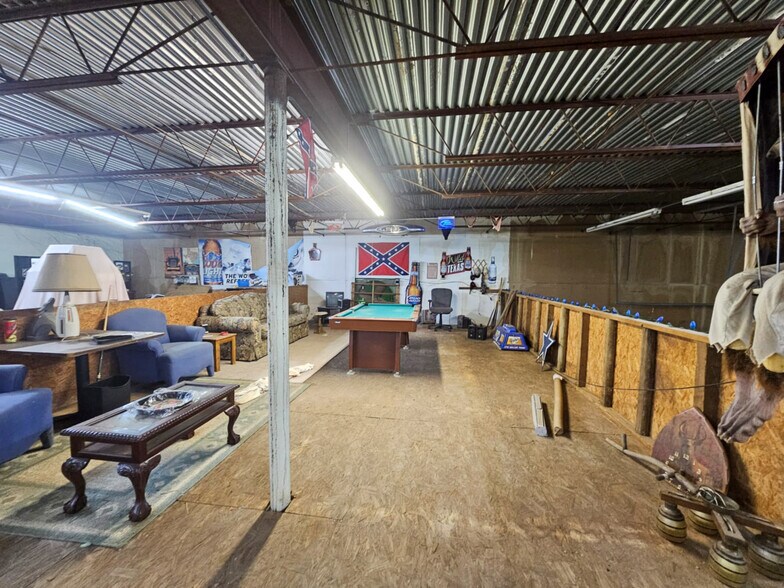 More Photos Of 1420 E Palestine Ave, Palestine Flex For Sale