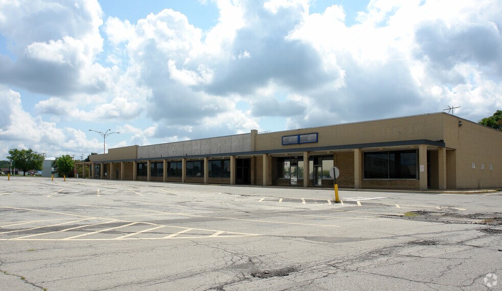 More Photos Of 710 Beaver Valley Mall, Monaca Storefront For Sale