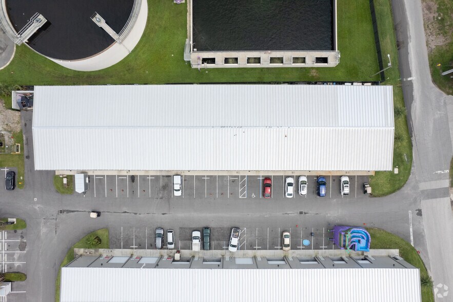 More Photos Of 950 10th St S, Jacksonville Beach Warehouse For Lease
