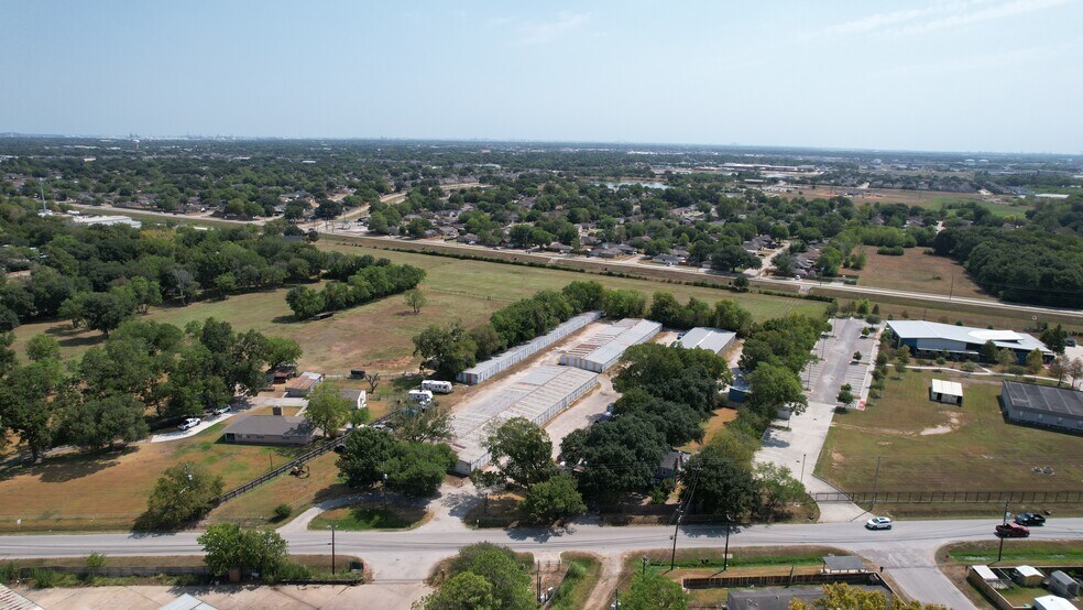 More Photos Of 4931 Allen Genoa Rd, Pasadena Self Storage For Sale