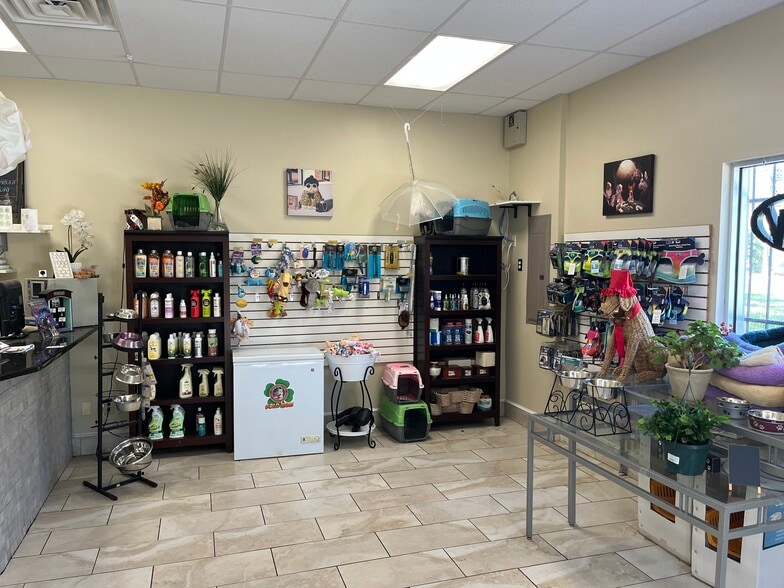 More Photos Of 1343 Lane Ave S, Jacksonville Veterinarian Kennel For Sale